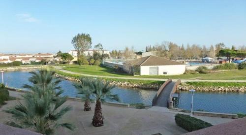 Le Grau-Du-Roi Apartment | AS8314 - P2 Cabine dans une résidence avec piscine, parking privé et belle vue chenal