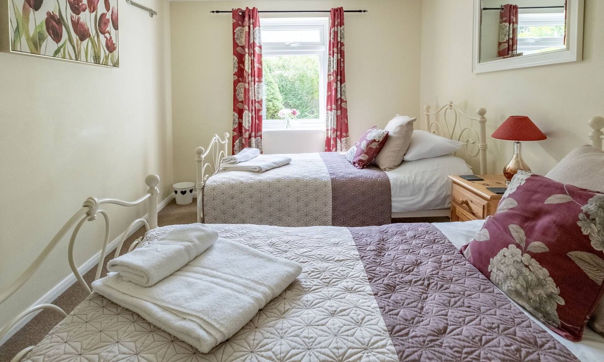 Henfield House | Ash Cottage by Interhome