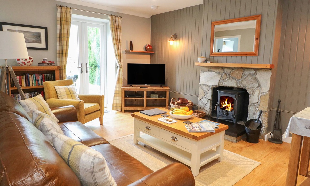 Newtonmore Cottage | ASH, pet friendly, with open fire in Newtonmore