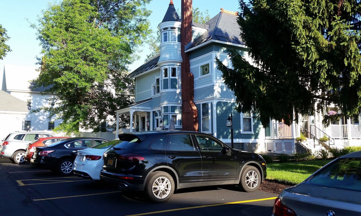 Corey Square Bed & Breakfast | Ash Street Inn