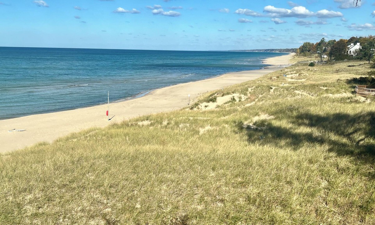 South Haven Condo | Asher's Lake Michigan Premier 2 BR Beachfront Penthouse Condo - Driveable!