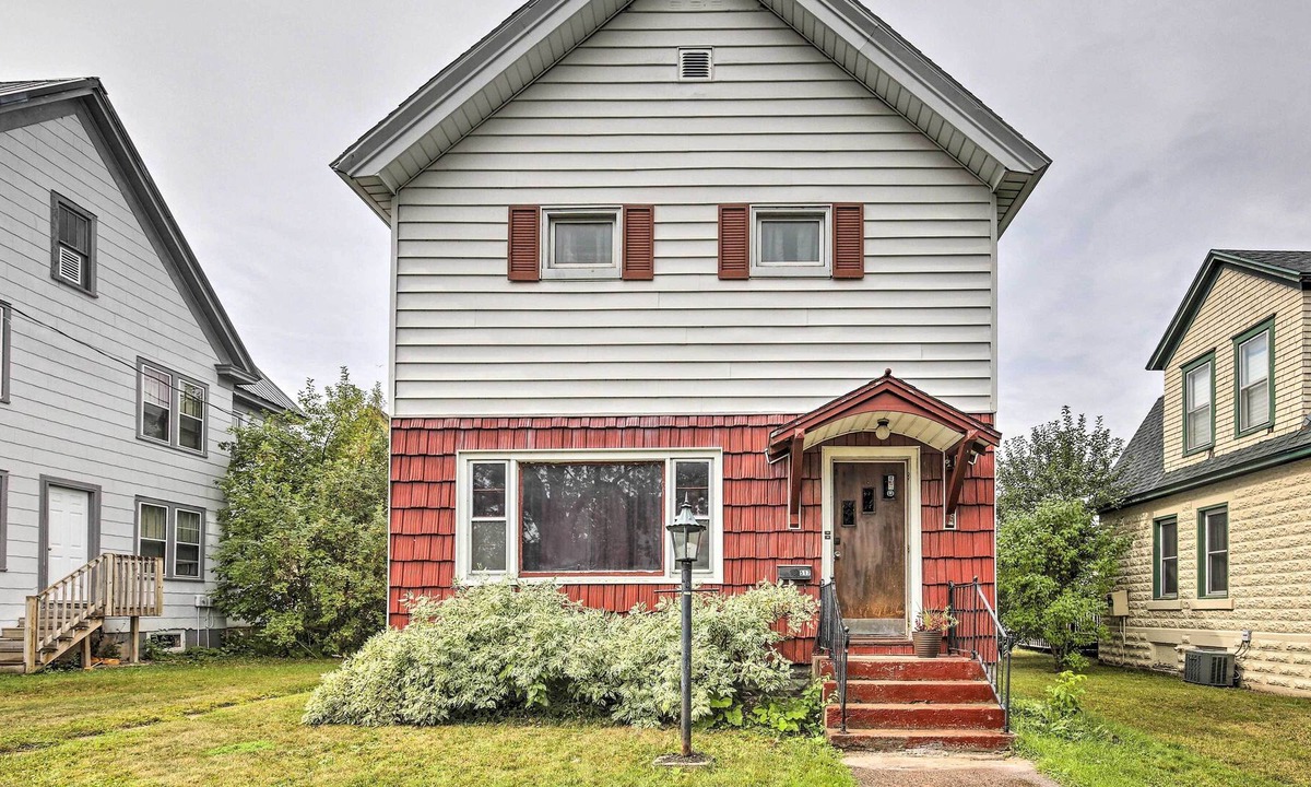 Ashland Apartment | Ashland Apartment: Walkable & Pet Friendly!