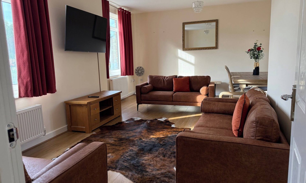 Bletchley House | Ashland Cottage in Milton Keynes