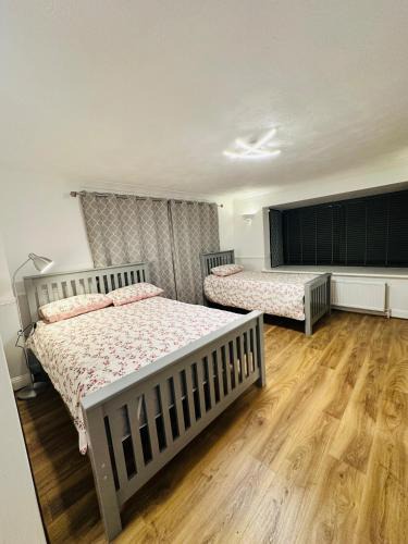 Milton Keynes Apartment | Ashsons Cosy Studio Apartment Free Parking For Car or Small Van Only