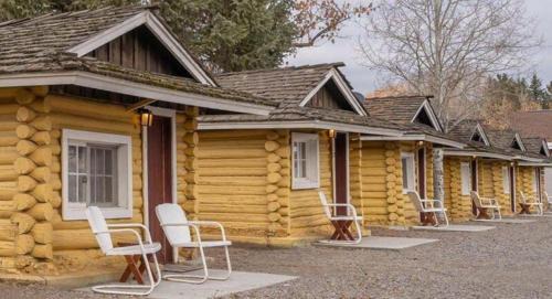 Ashton Hotel | Ashton Log Cabins