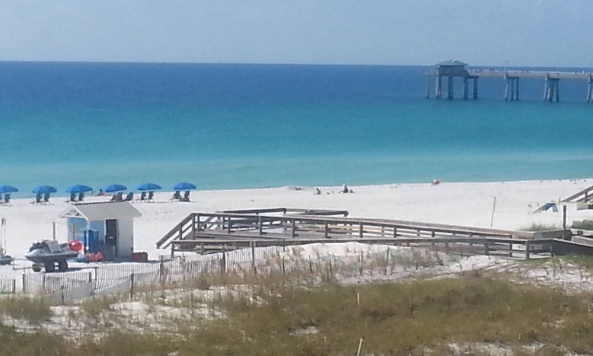 Fort Walton Beach Condo | ASK ABOUT 10% OFF MEMORIAL DAY SPECIAL! DESTIN WEST GULF 403-FREE BEACH SERVICE!