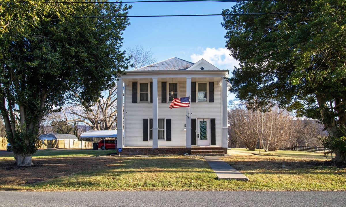 Woodstock House | Ask about discount!Pool table, firepit, spacious home!