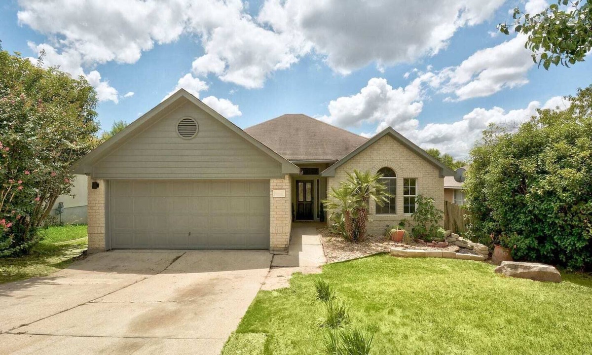 McKinney House | Ask us about 30Day Specials | 15min SoCo | 20min COTA