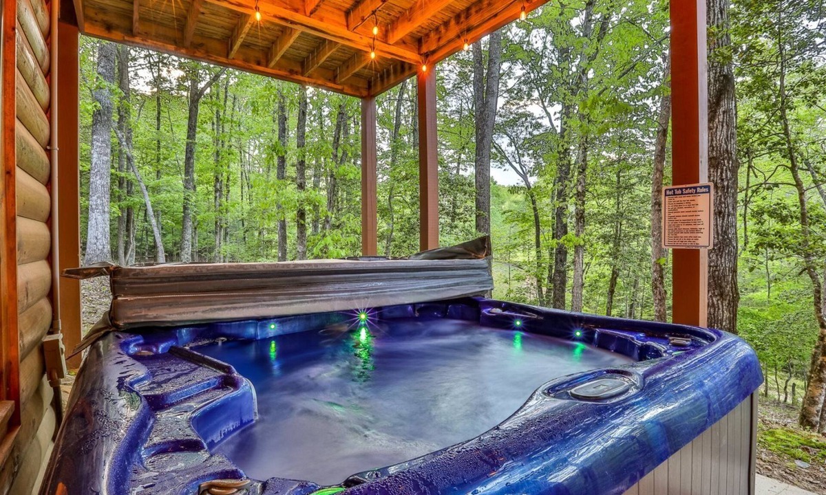 Cherry Log Cabin | Aska Escape | Blue Ridge, GA