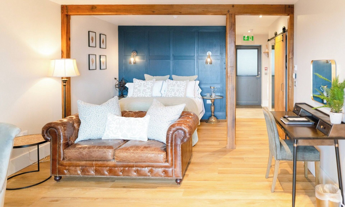 Mallaig Cottage | Askival Studio - UKC6563