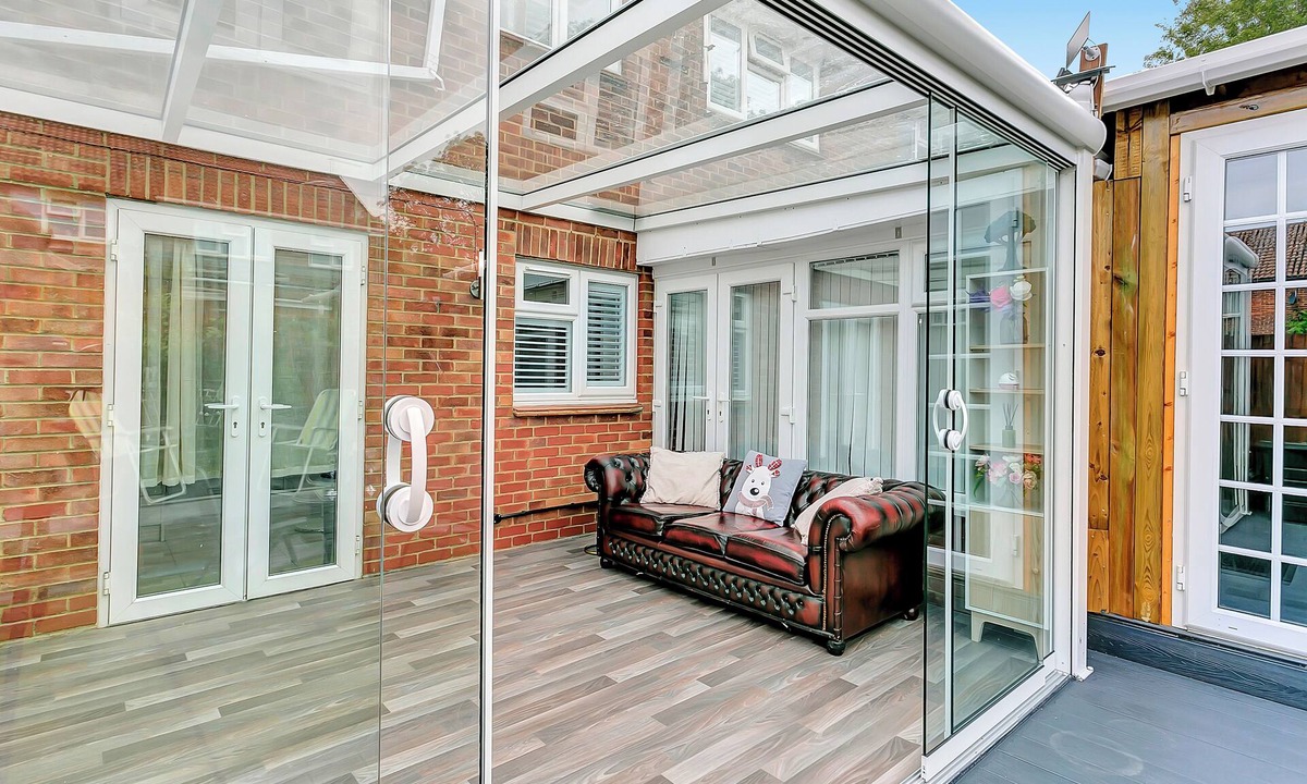 Bierton Apartment | Aspen Cl – Private Room with Shared Spa & Sauna