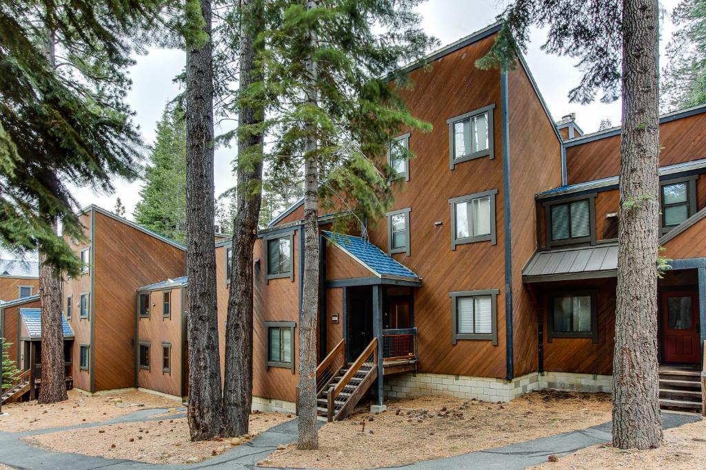Truckee Hotel | Aspen Grove Hideaway