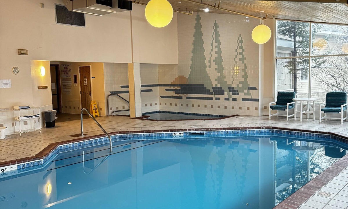Grand Marais Hotel | Aspen Lodge