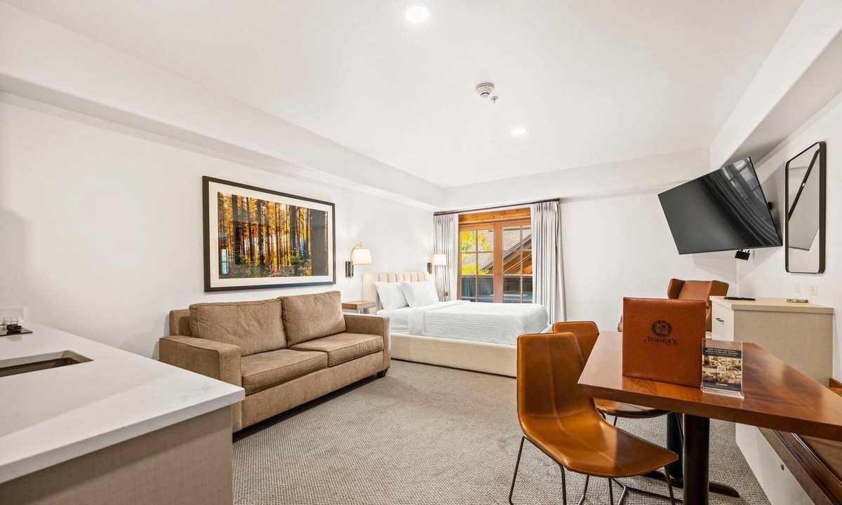 Tamarack Apartment | Aspen Mountain | Includes Two 1-Day Lift Tickets