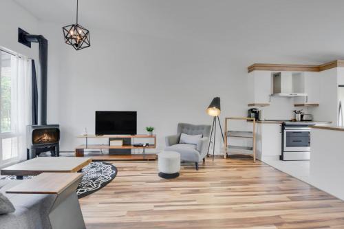 Pont-Rouge Ski Chalet | Assemblee Duo Portneuf - 2 Family Units - 2 Private Spas
