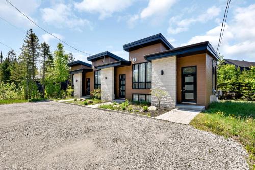 Pont-Rouge Ski Chalet | Assemblee Trio Portneuf - 3 Family Units - Spa & Nature