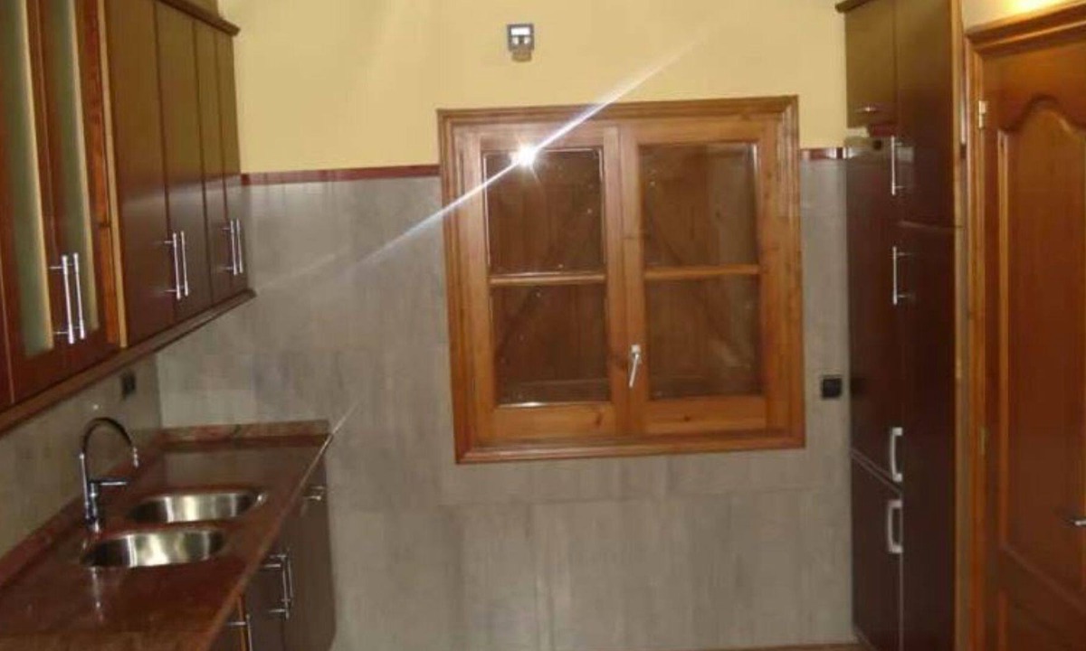 Montcortes Cottage | Astasia House, in a quiet location.