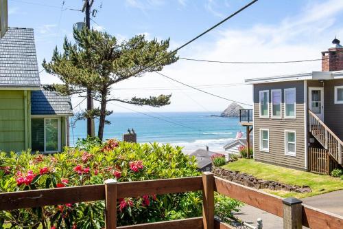 Oceanside House | Aster Cabin