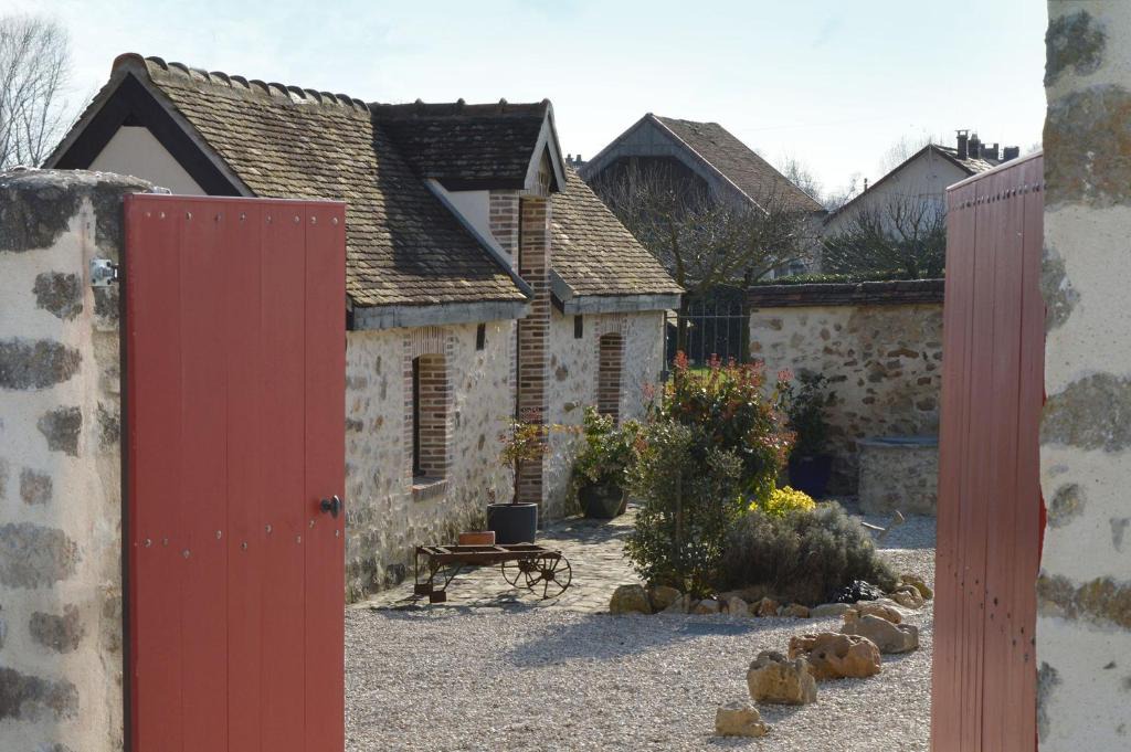 La Villeneuve-au-Chatelot House | ASTRØLABE