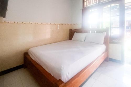 Mataram Hotel | Astri Homestay Carkranegara Mataram Mitra RedDoorz