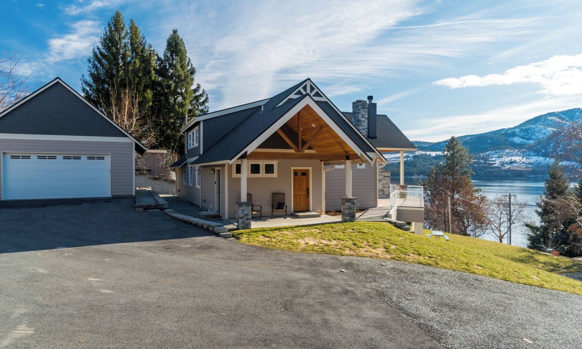 Willow Point House | asy Lake Days & Big Views — Across from Willow Point Park