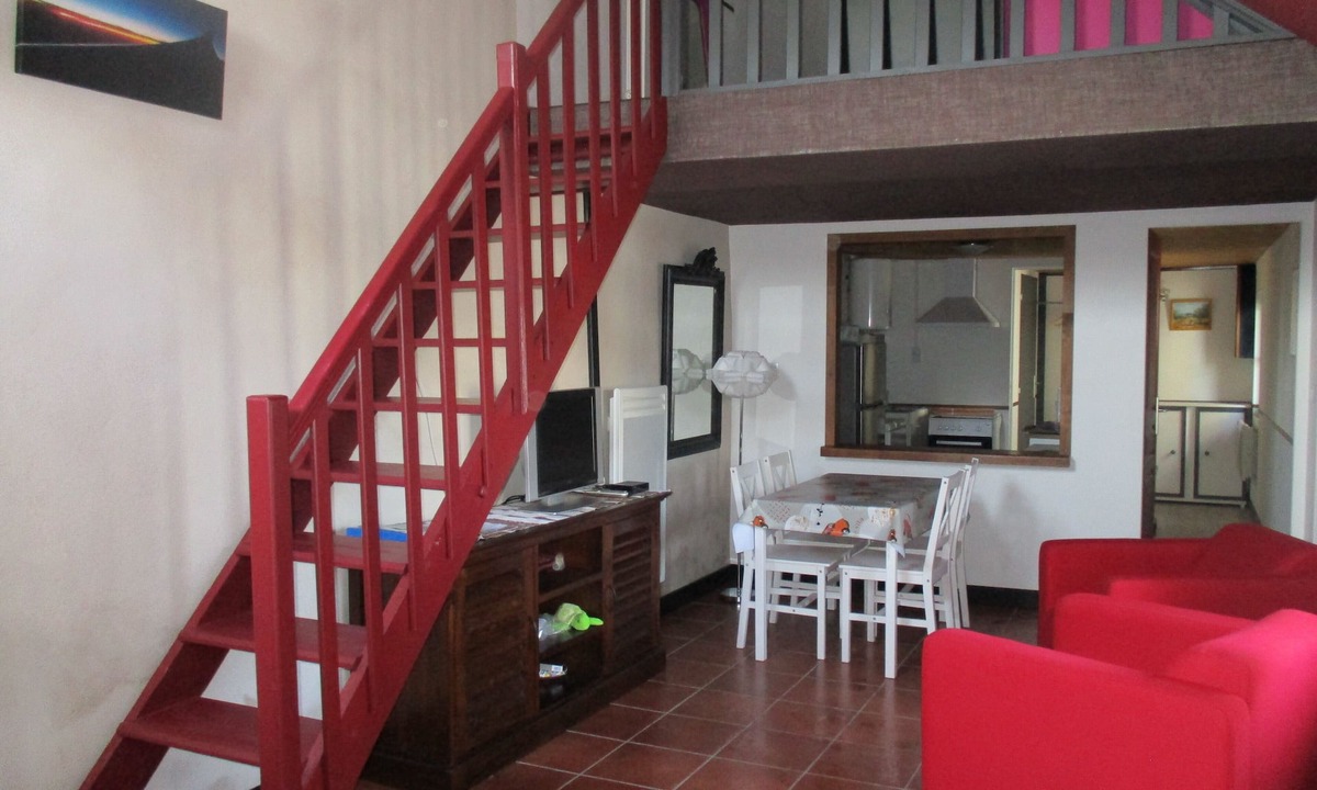 Bourbon-l'Archambault Apartment | At BARI, large recent studio