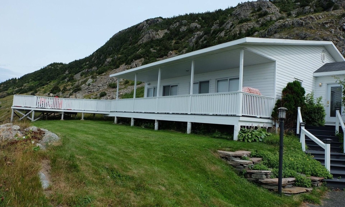 Portugal Cove - St. Philips House | At Ocean's Edge - Beautiful Views and Modern Conveniences