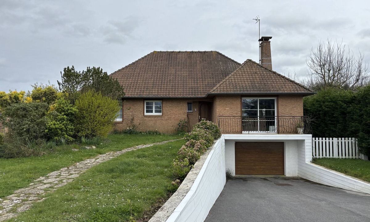 Etaples House | At the edge of the woods