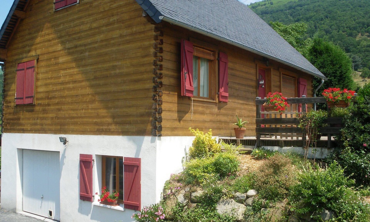 Ayros-Arbouix Ski Chalet | At the foot of the Hautacam massif, wooden chalet for rent