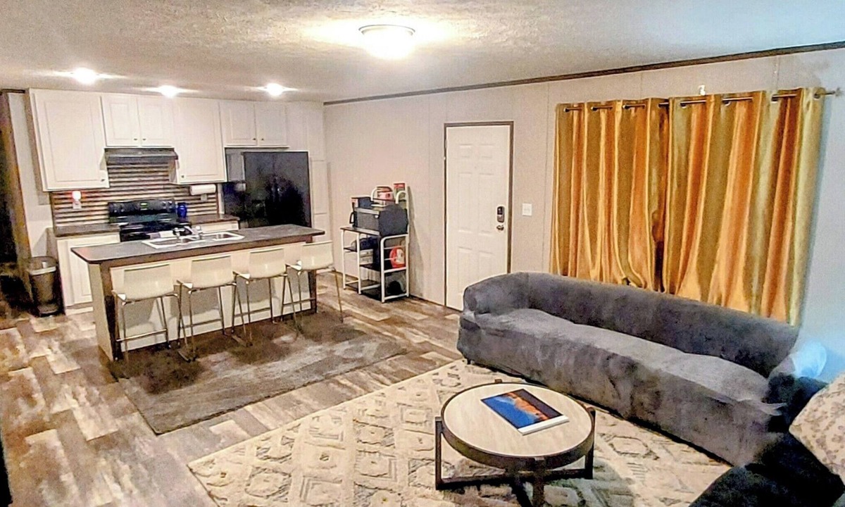 Camp Taylor House | At the Heart of Louisville 2 Bed/2 Bath House near Expo, SDF, Zoo, City, Derby