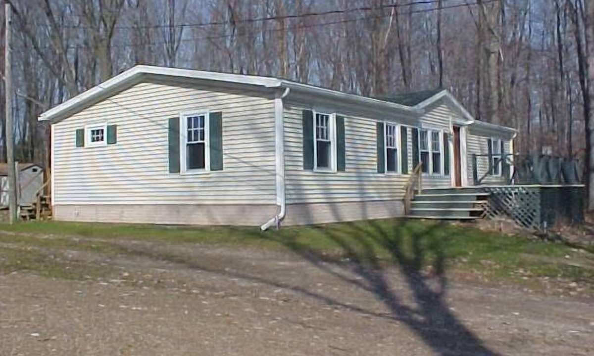 Cleveland House | At the Lake, Surrounded by Wilderness