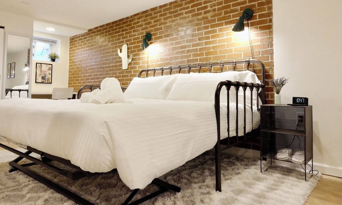 Eckington Apartment | At the Summit Studio