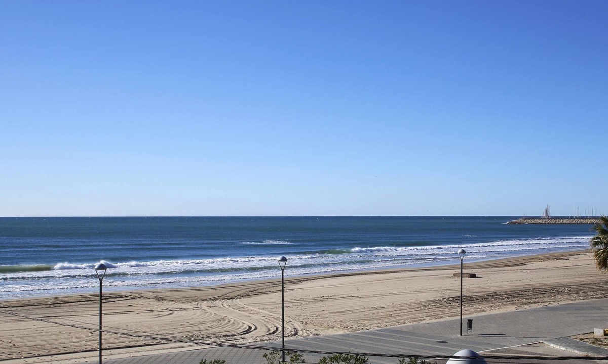 Torredembarra Apartment | AT010 ULTRAMAR: Nice modern apartment overlooking the beach of Baix a Mar