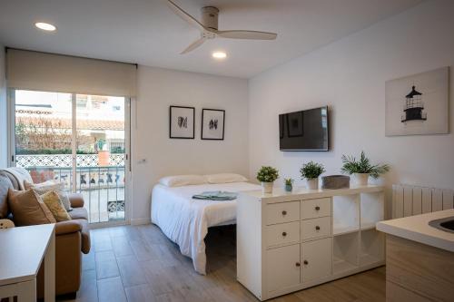Torredembarra Apartment | AT056 Renovated studio 15 min from the beach