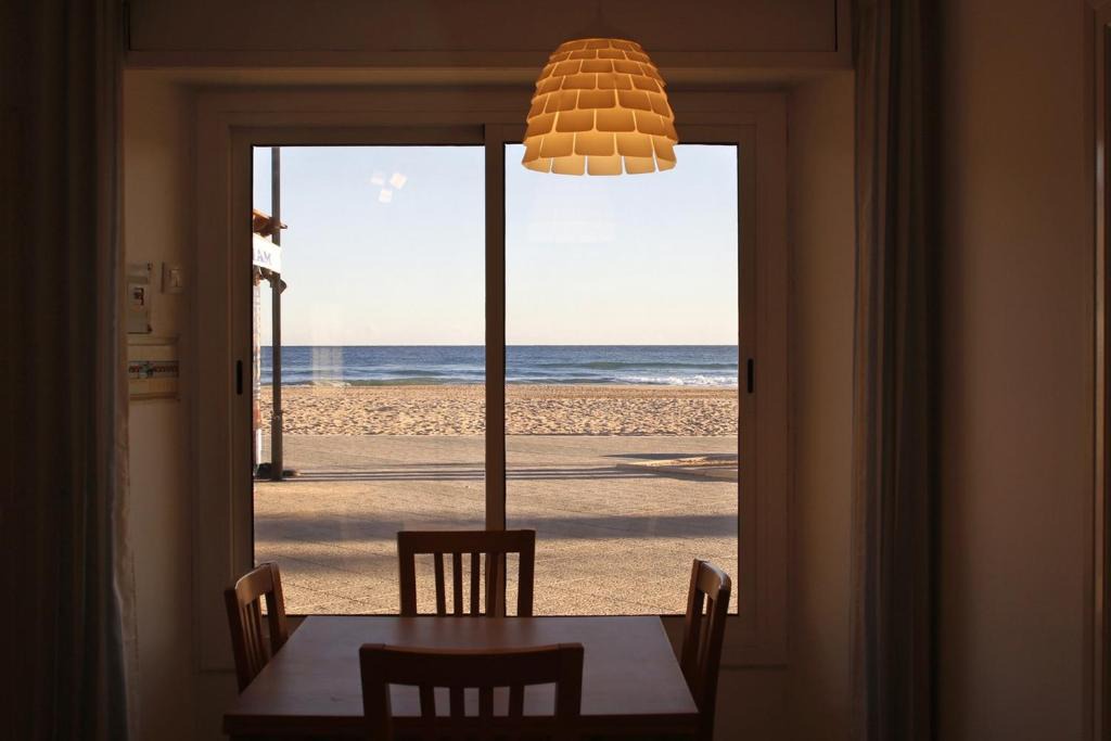 Torredembarra Apartment | AT076 Planta baja en 1ra línea del paseo marítimo