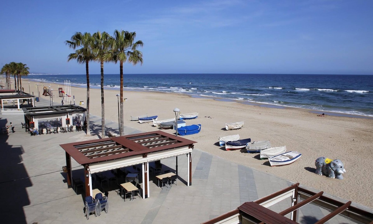 Torredembarra Apartment | AT172 BAIX A MAR: Apartment on the beachfront