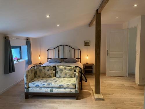 Semur-en-Auxois Bed & Breakfast | Atelier chambres