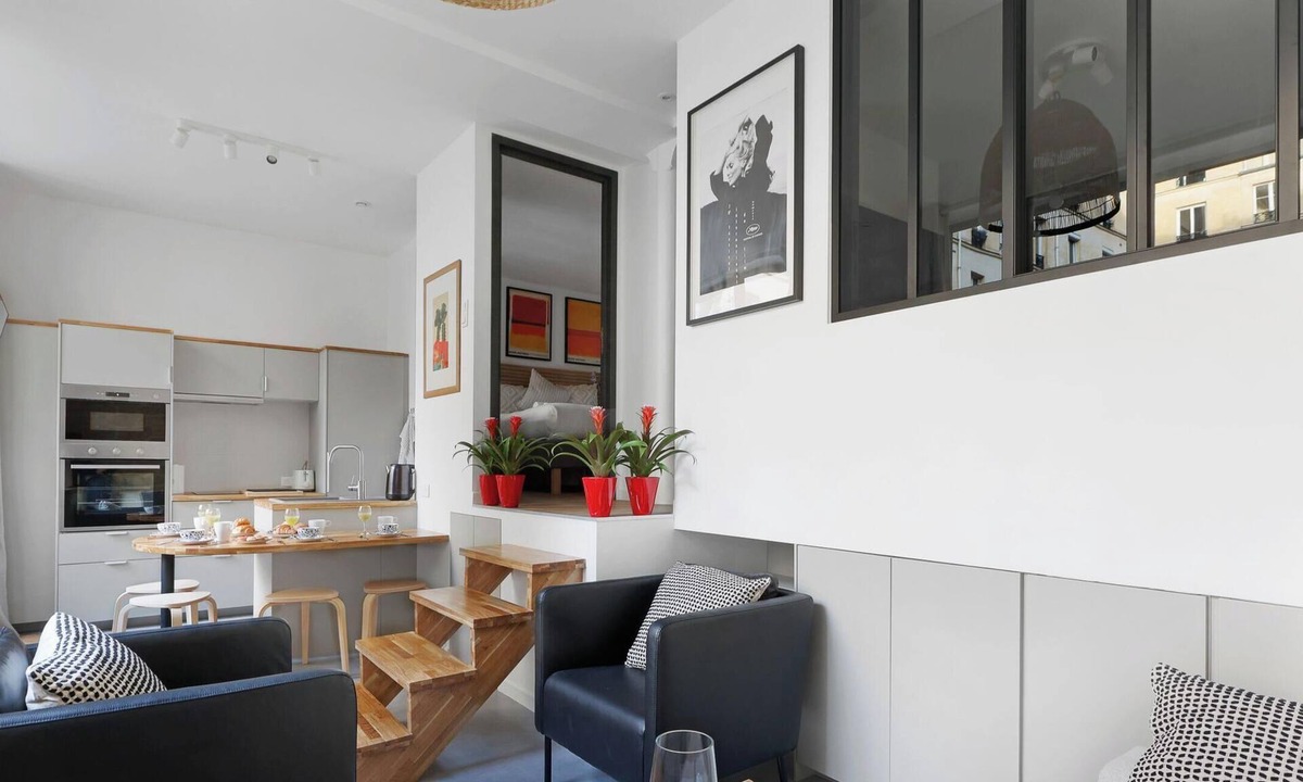 Saint-Vincent-de-Paul Apartment | Atelier d’artiste de luxe avec clim – Paris Centre