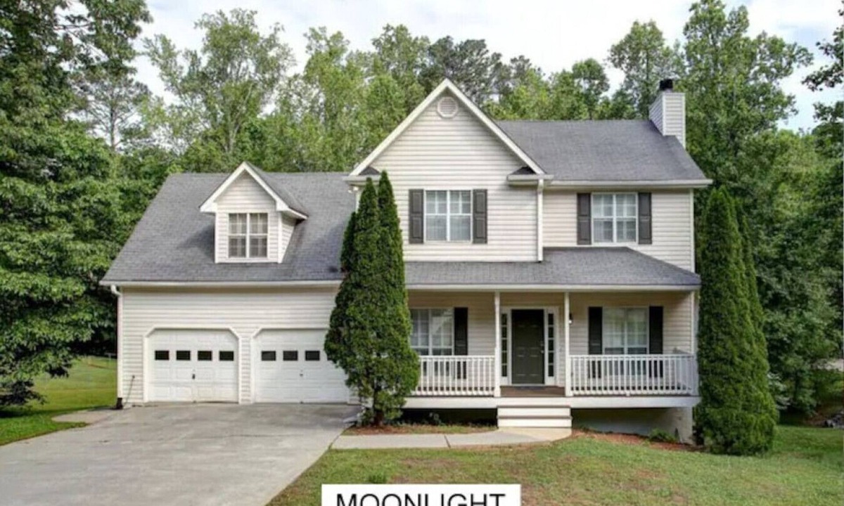 Acworth House | ATH - Sleeps 6 - 3 Beds - Pet friendly - Moonlight