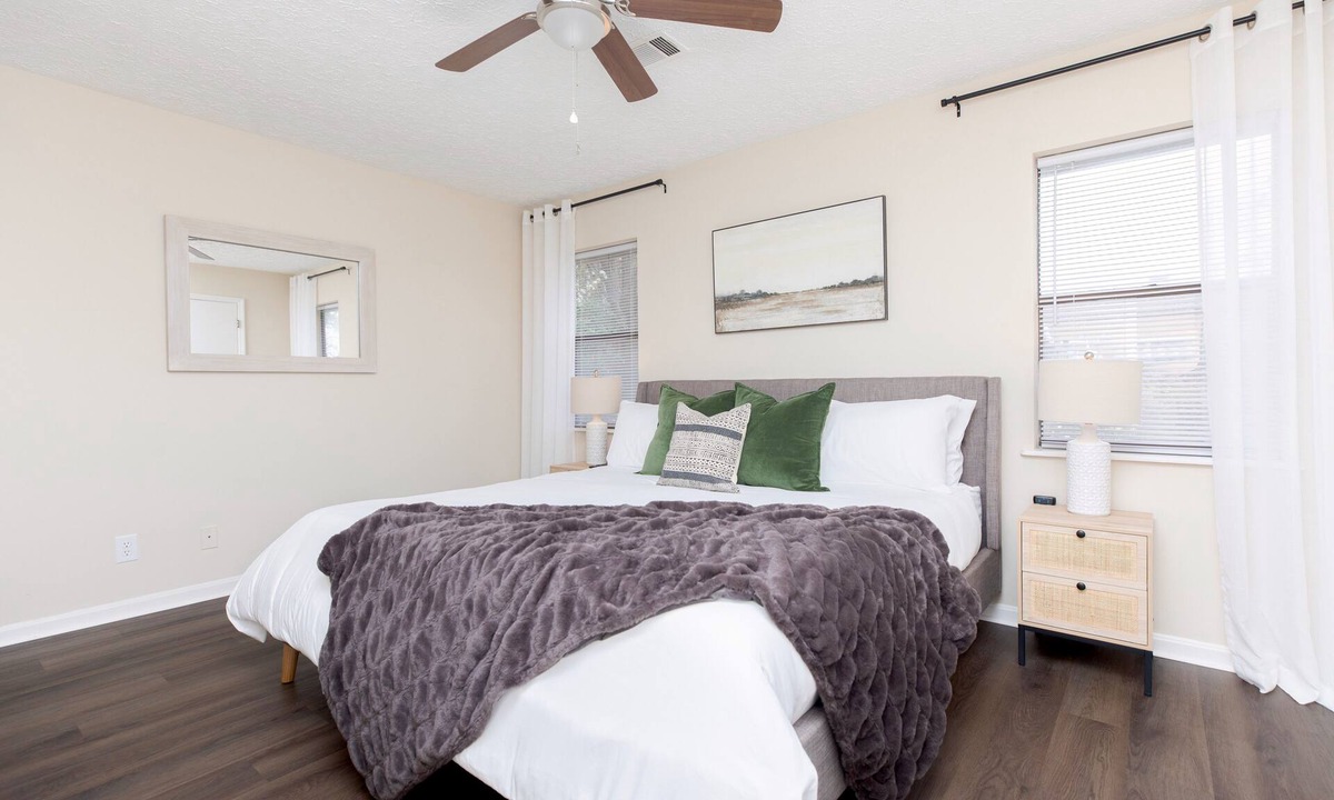 Perry House | AtHome+1 Stay | 3BR Pet Friendly | Perry Fair