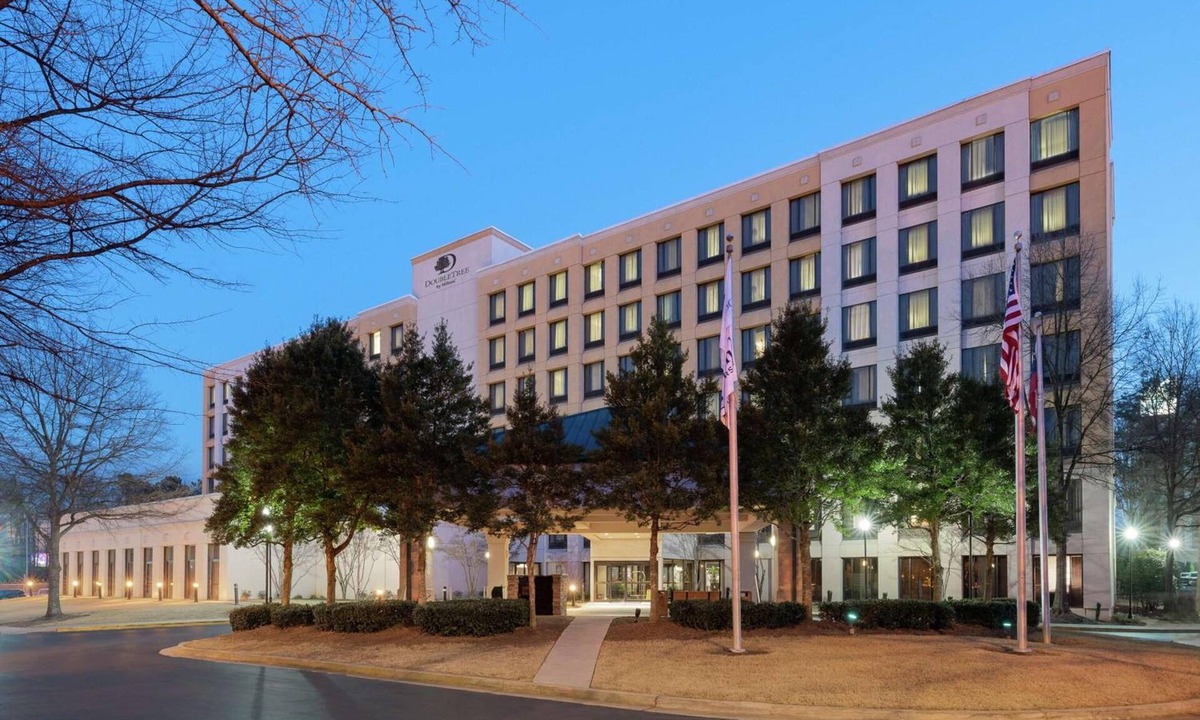 East Point Hotel | ATL Transit Hub | 2 Units w/Free Airport Shuttle | Delta Flight Museum - 1.1 mi
