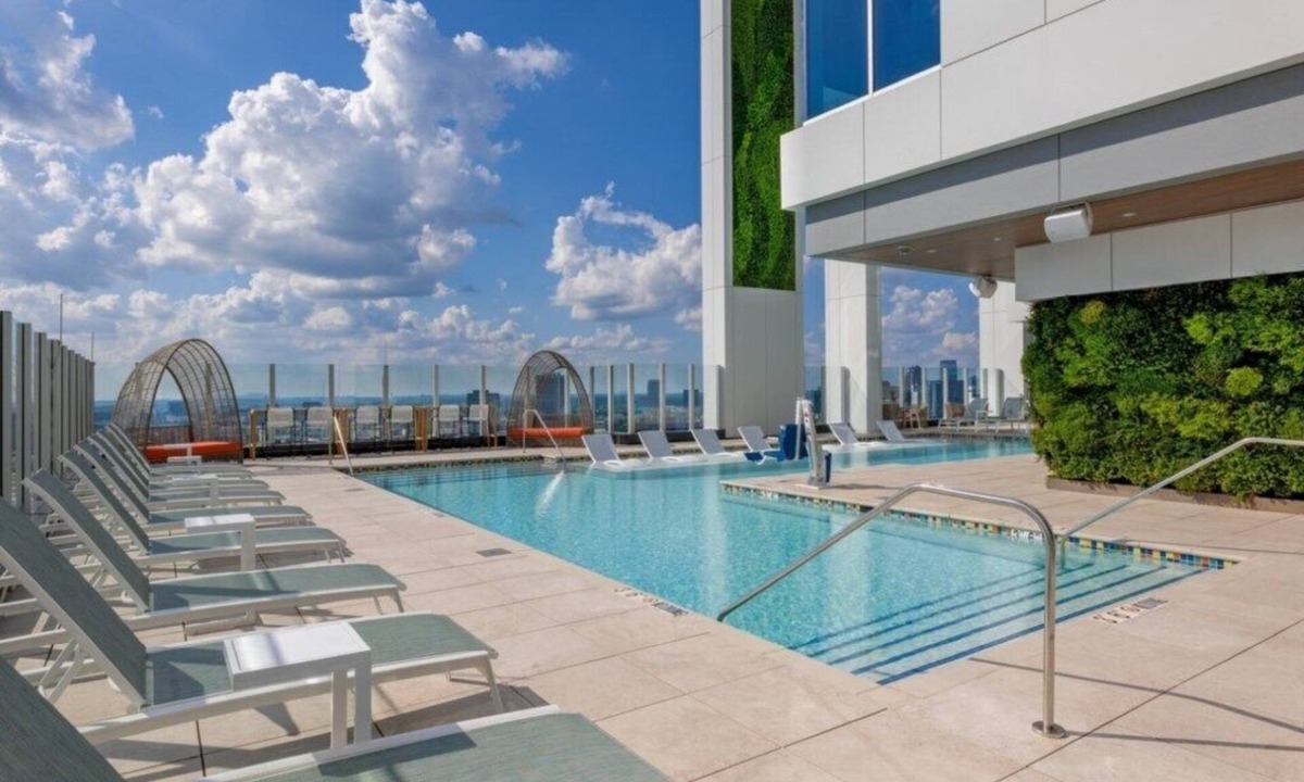 Downtown Atlanta Apartment | Atlanta | Skyline Stay | Pool & Downtown Access