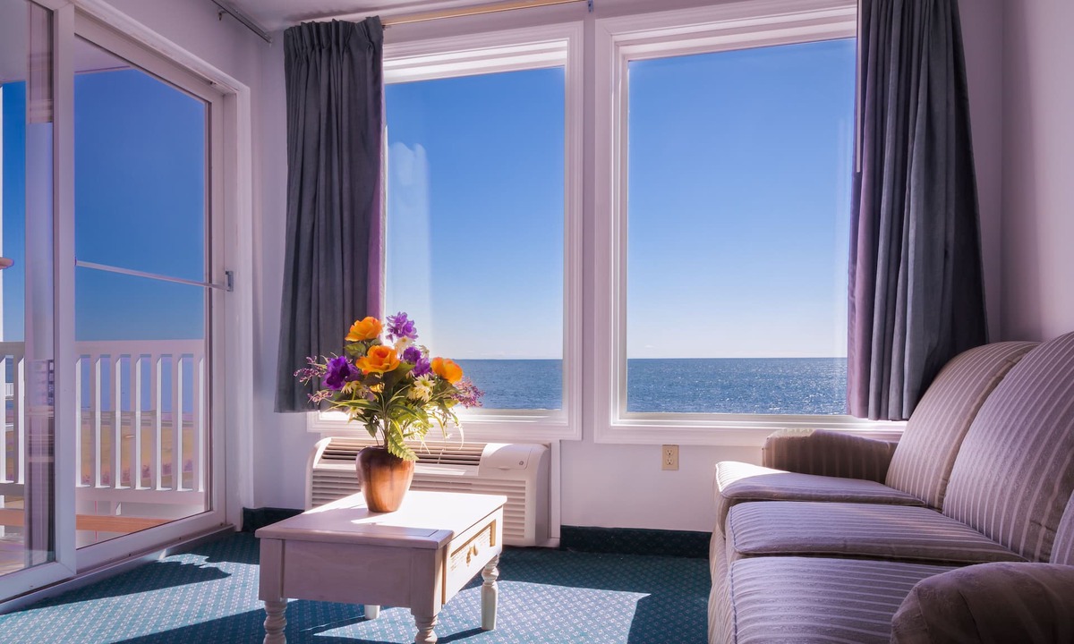 Narragansett Pier Hotel | Atlantic House