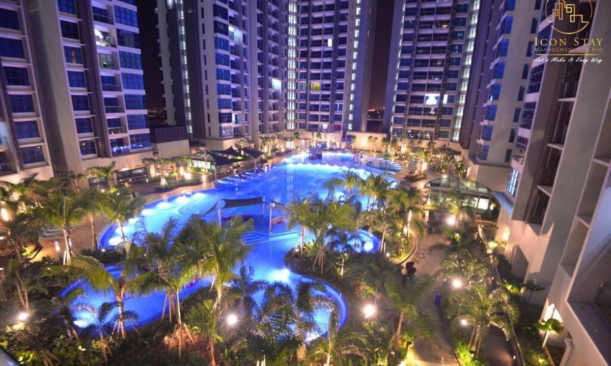 Malacca City Apartment | Atlantis Residence Pool View by Daisy Concept