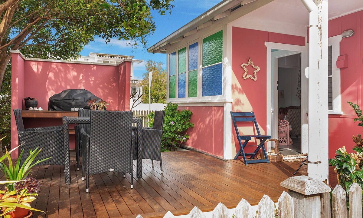 Currarong Hotel | Atlantis: retro beachside couples retreat