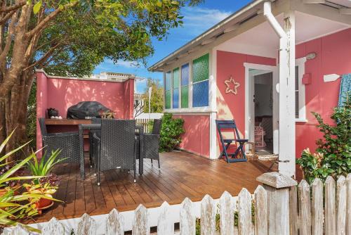 Currarong House | Atlantis retro beachside couples retreat