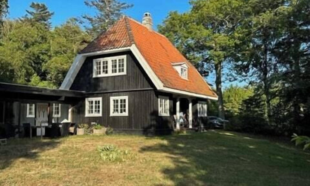 Rageleje House | Atmosphere in forest-clad setting at Rågeleje