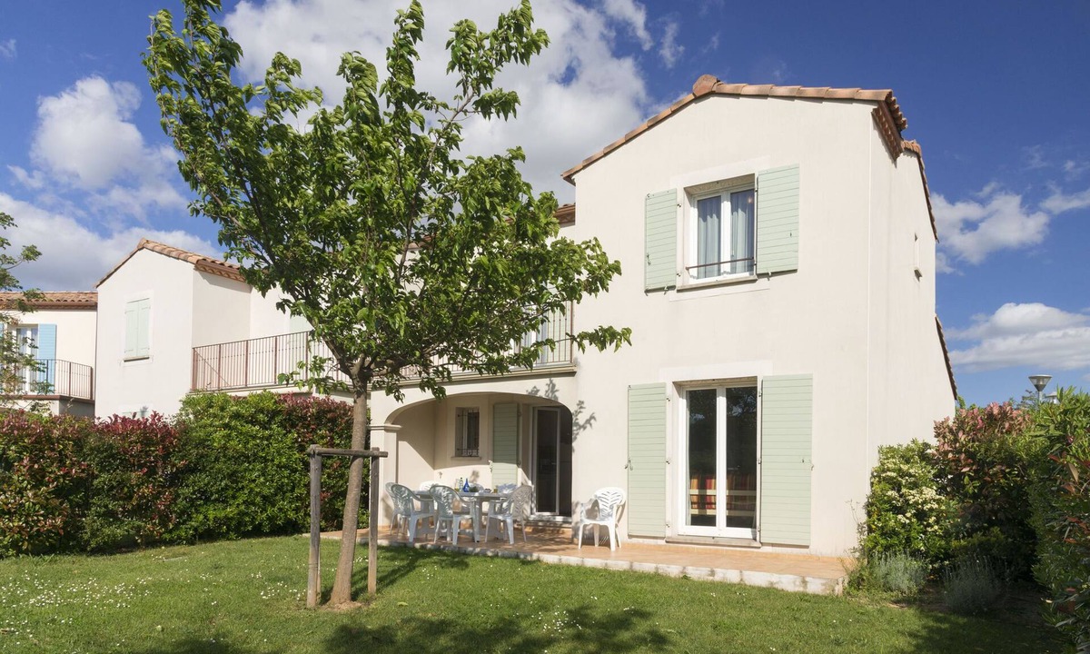 Homps House | Attached house with terrace or loggia located in Languedoc
