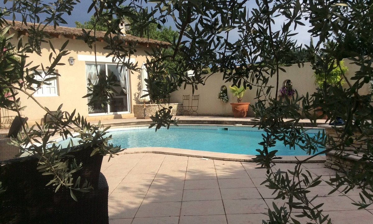 Pertuis House | Attached housing villa with pool