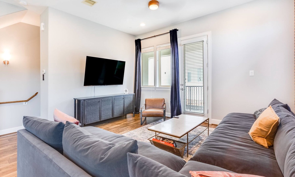 Midtown House | Attractive Midtown House 3BR 3.5BA